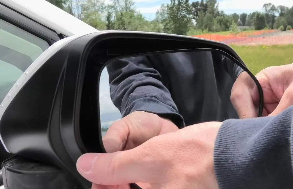 toyota corolla 2019 замена зеркального элемента