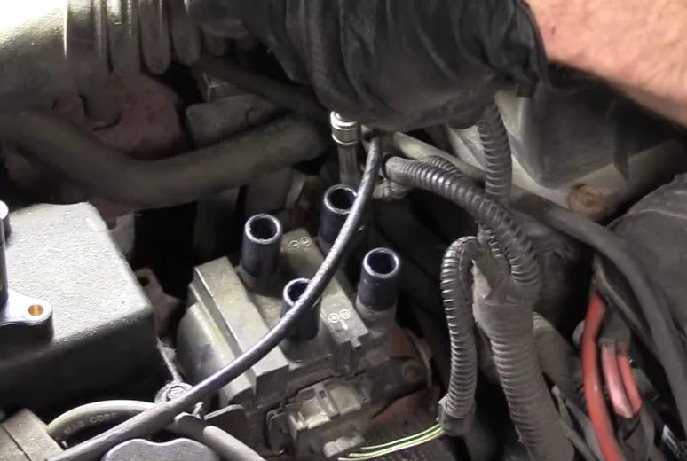 ford focus 1 откручиваем катушку зажигания