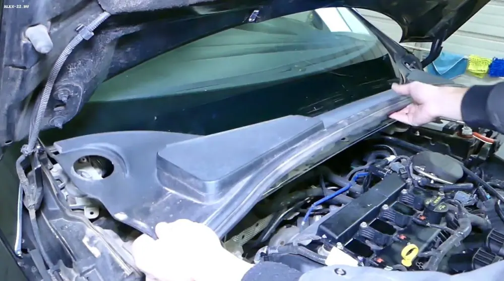 ford focus 3 снимаем пластик над мотором стеклоочистителей