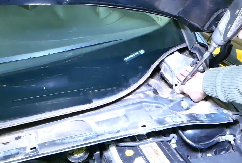 ford focus 3 откручиваем мотор стеклоочистителя