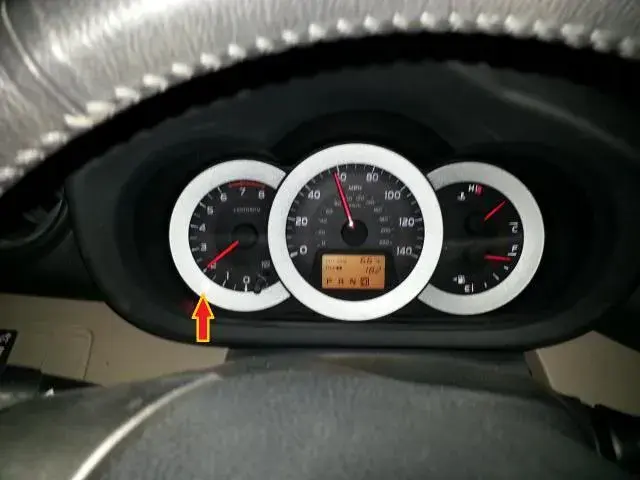 toyota rav4 горит лампа подушек