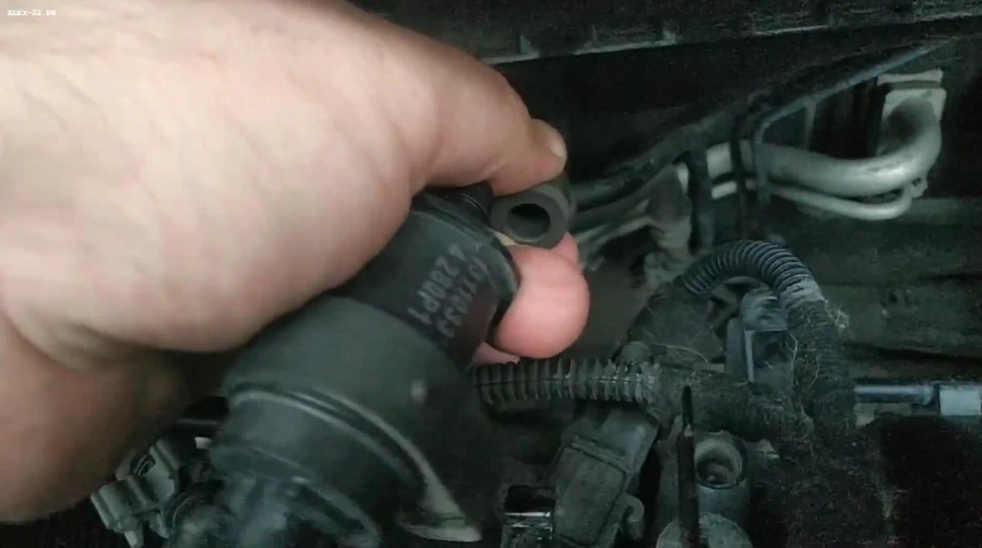 opel astra j как снять шланг с клапана evap