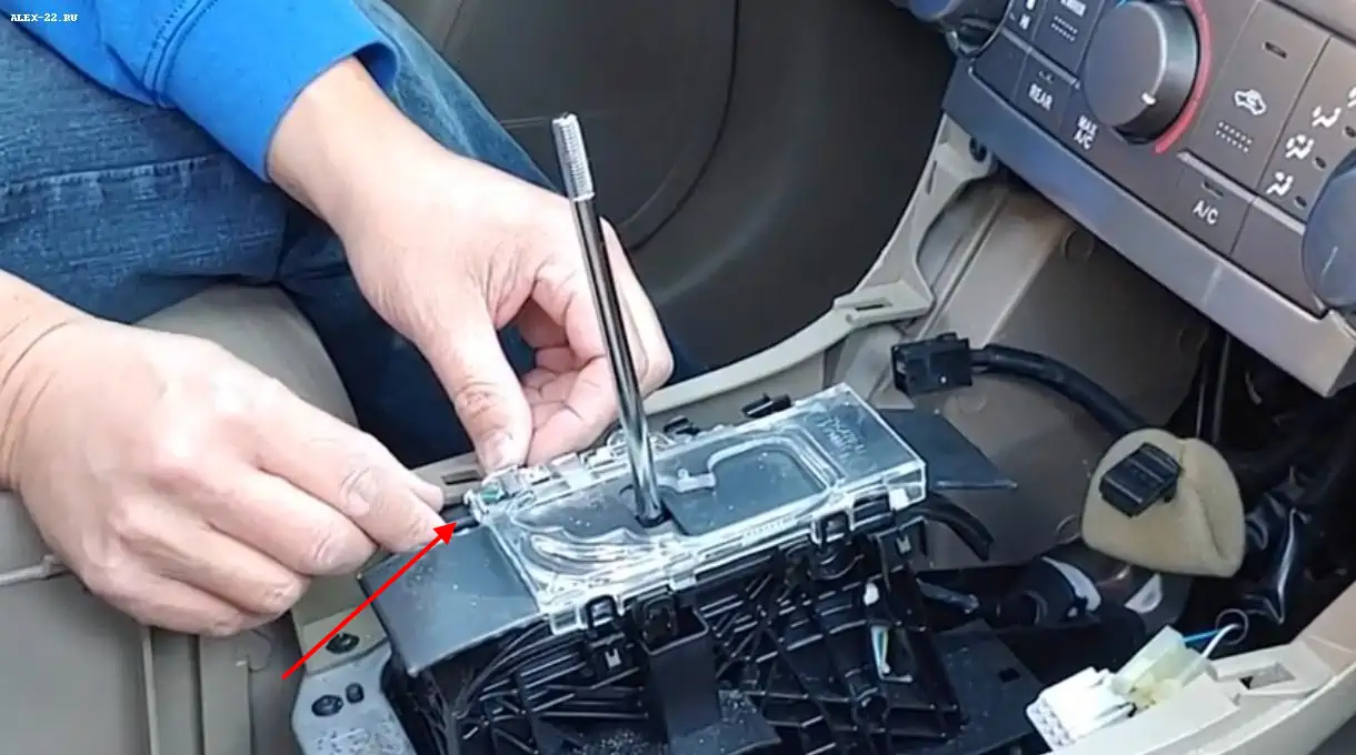 хайлендер где лампа подсветки селектора передач