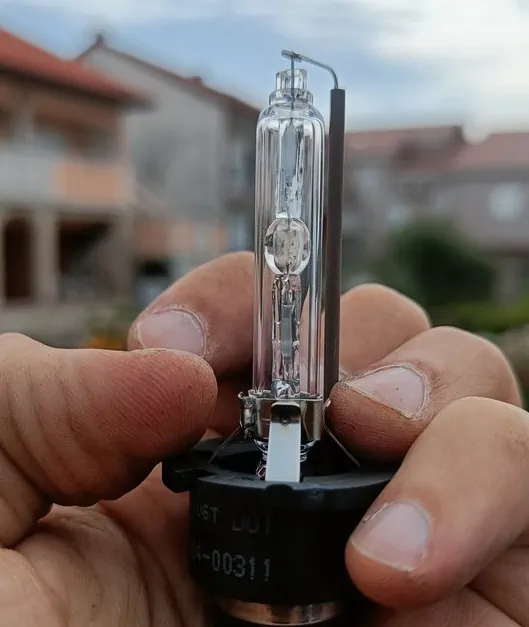 lexus вода под сиденьем